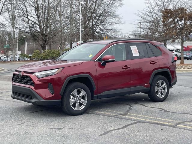 Used 2025 Toyota RAV4 XLE video 1