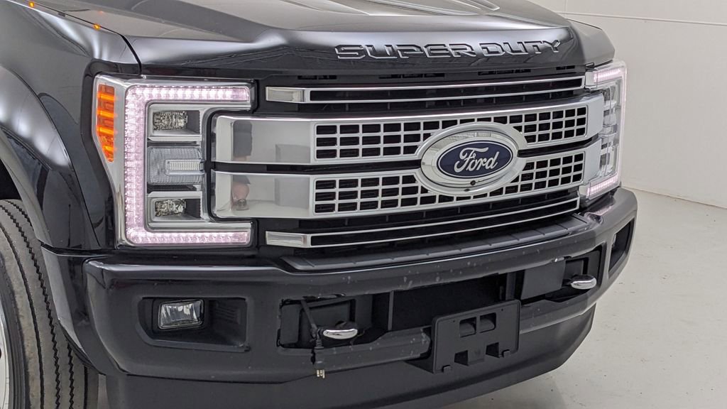 Certified 2019 Ford F450 Platinum w/ Platinum Ultimate Package image 45
