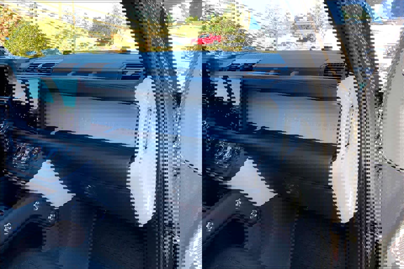 Used 2024 Land Rover Defender 110 SE image 18