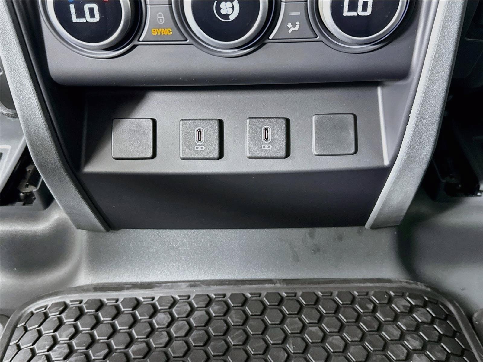 New 2026 Land Rover Defender 110 X-Dynamic SE AWD/4WD image 28