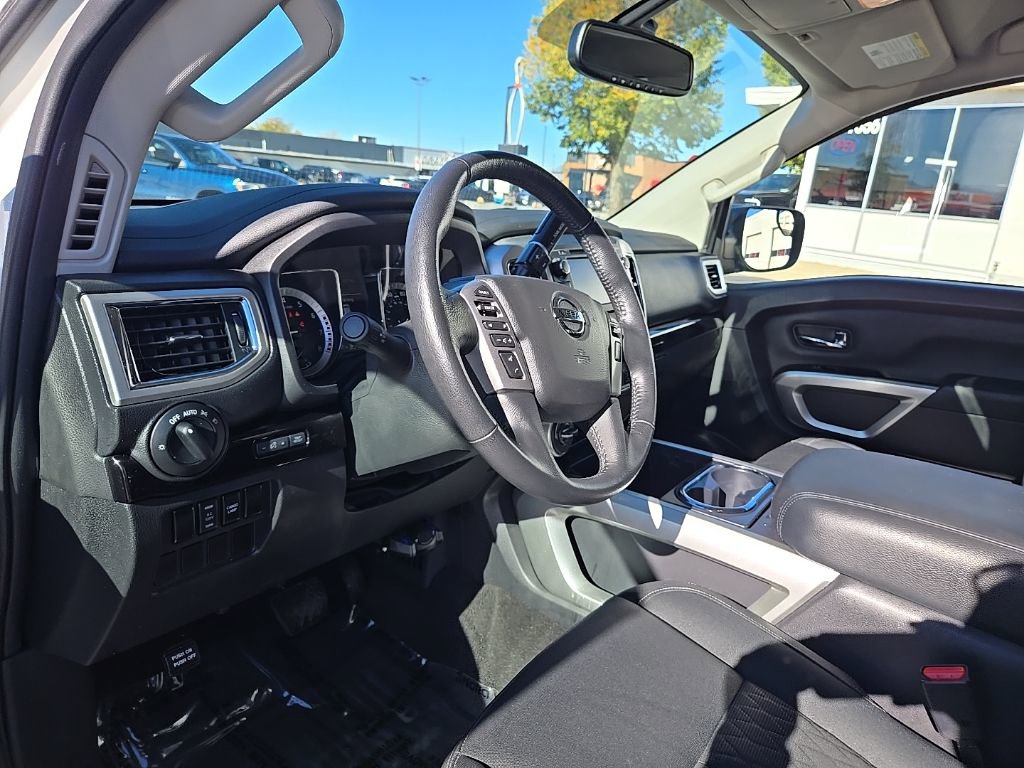 Used 2019 Nissan Titan SV w/ SV Convenience Package image 11