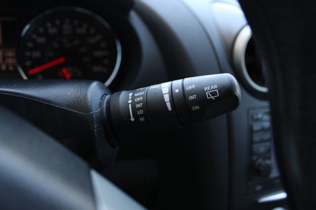 Used 2011 Nissan Rogue SV w/ Premium Pkg AWD/4WD image 9