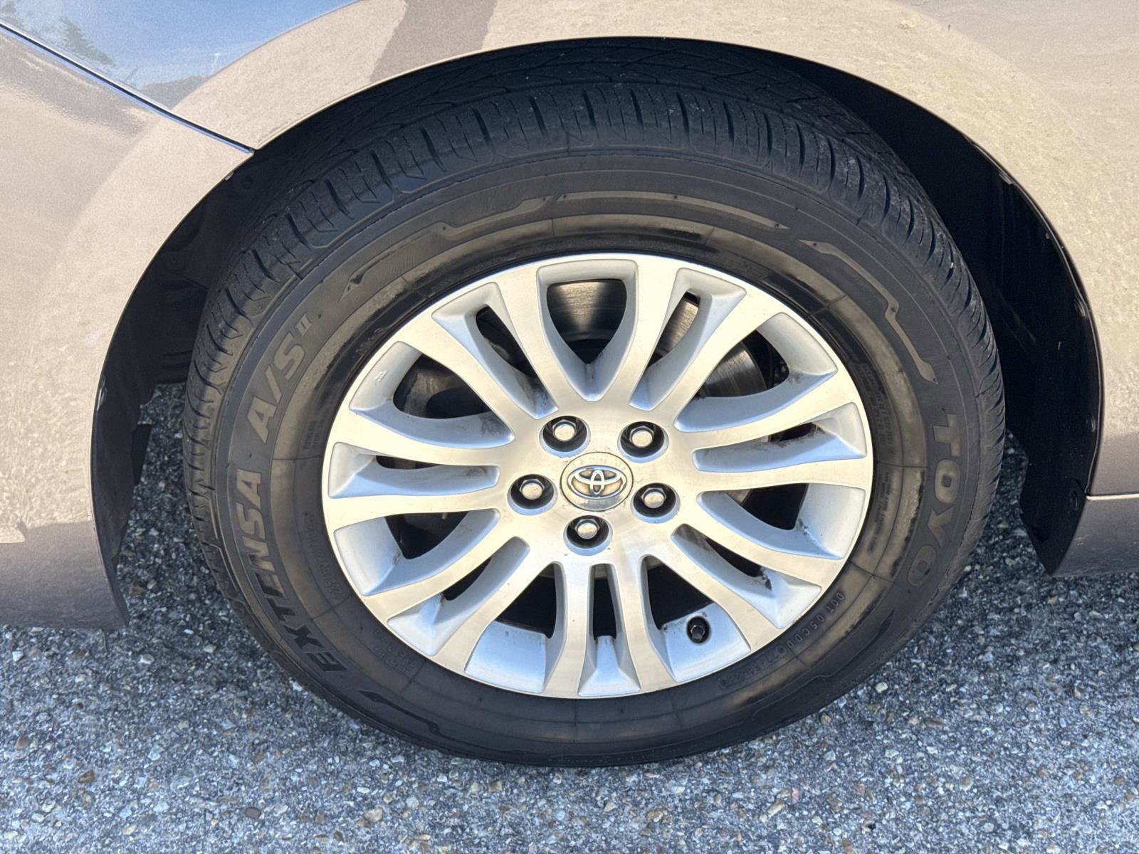 Used 2013 Toyota Sienna XLE image 10