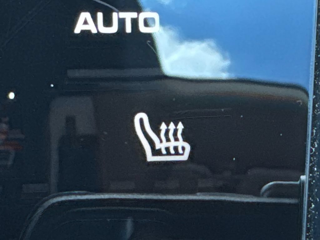 Used 2018 Porsche Panamera 4 AWD/4WD image 31