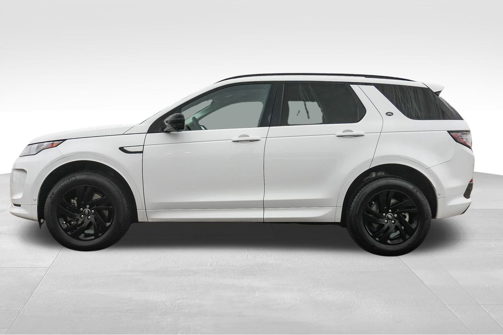 Used 2025 Land Rover Discovery Sport S image 8