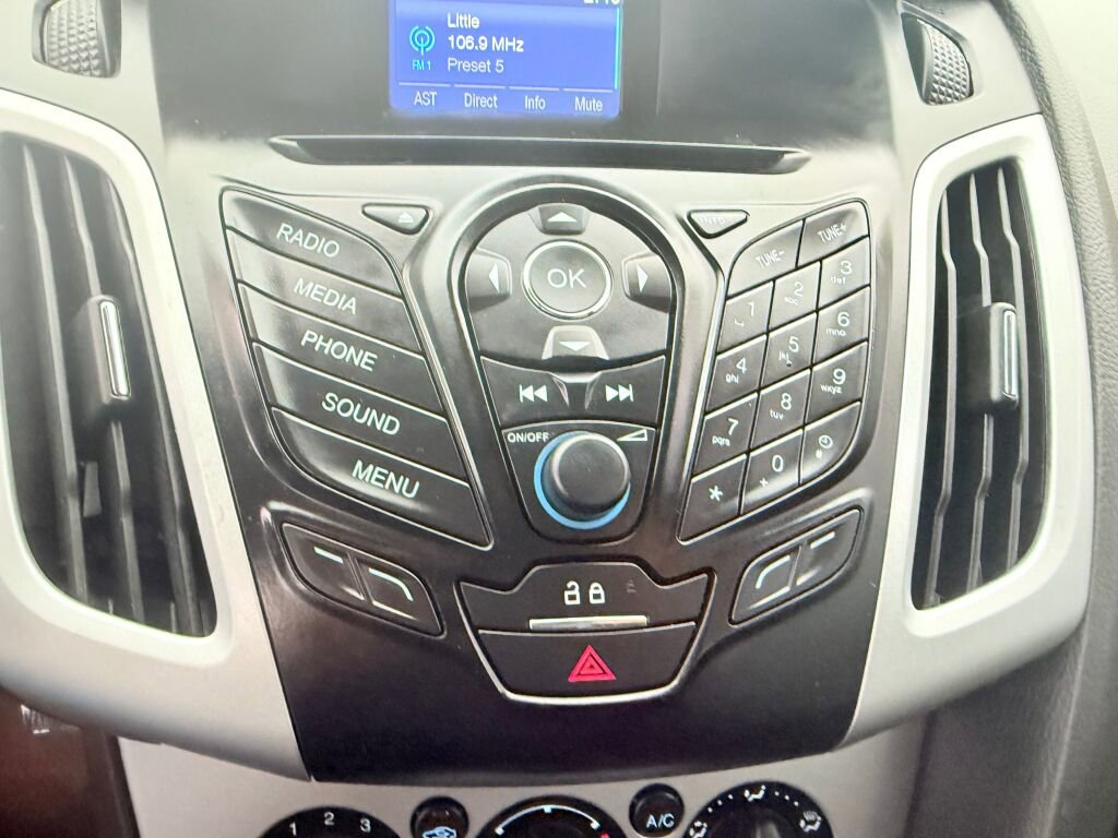 Used 2014 Ford Focus SE FWD image 16