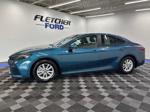 Used 2026 Toyota Camry LE w/ Convenience Package FWD image 3