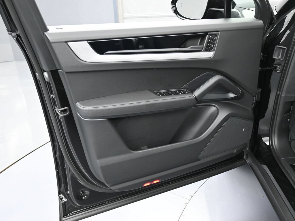 New 2026 Porsche Cayenne E-Hybrid Coupe AWD/4WD image 15