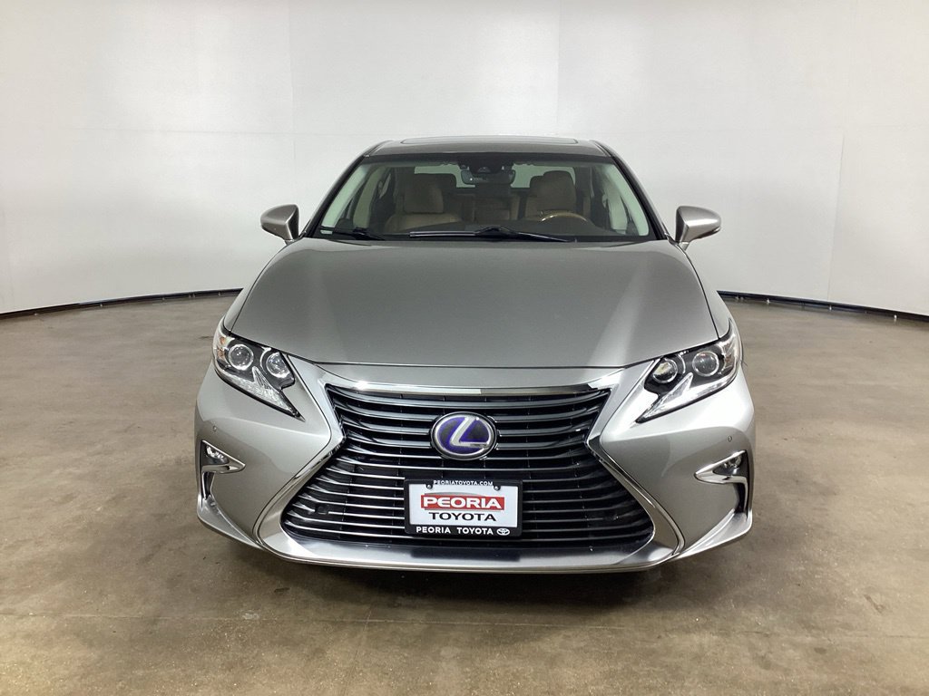 Used 2017 Lexus ES 300h w/ Luxury Package FWD image 2