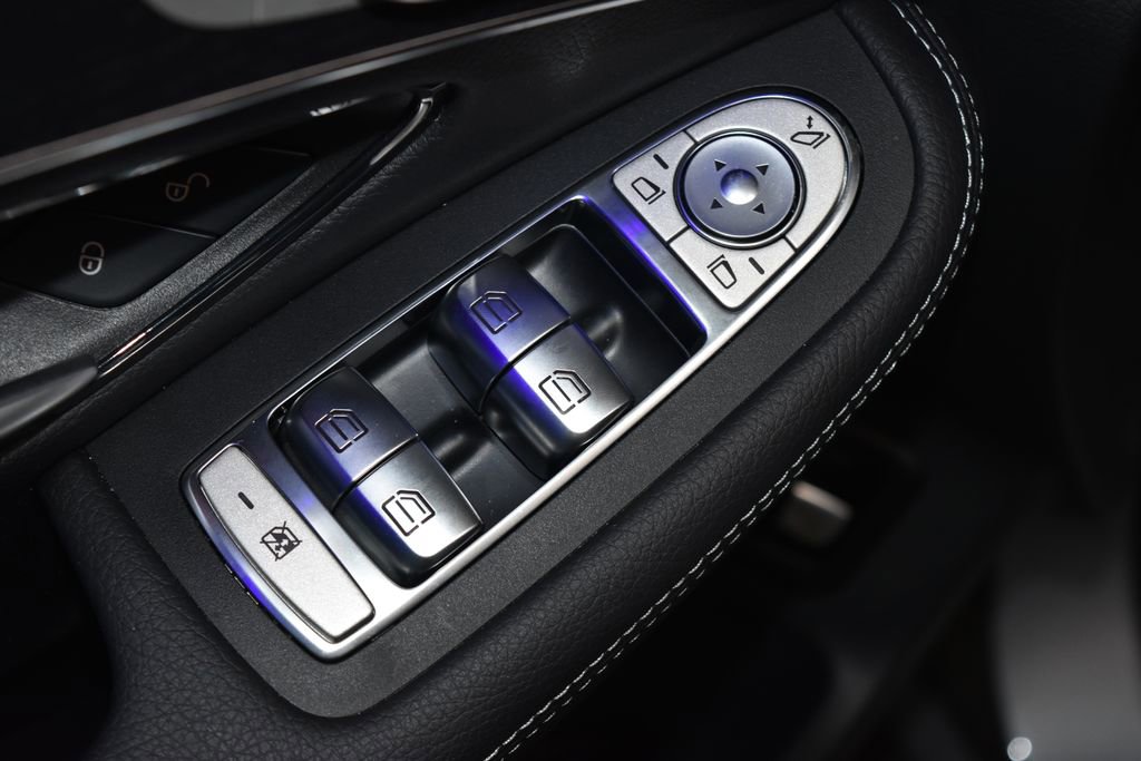 Used 2022 Mercedes-Benz GLC 300 4MATIC image 6