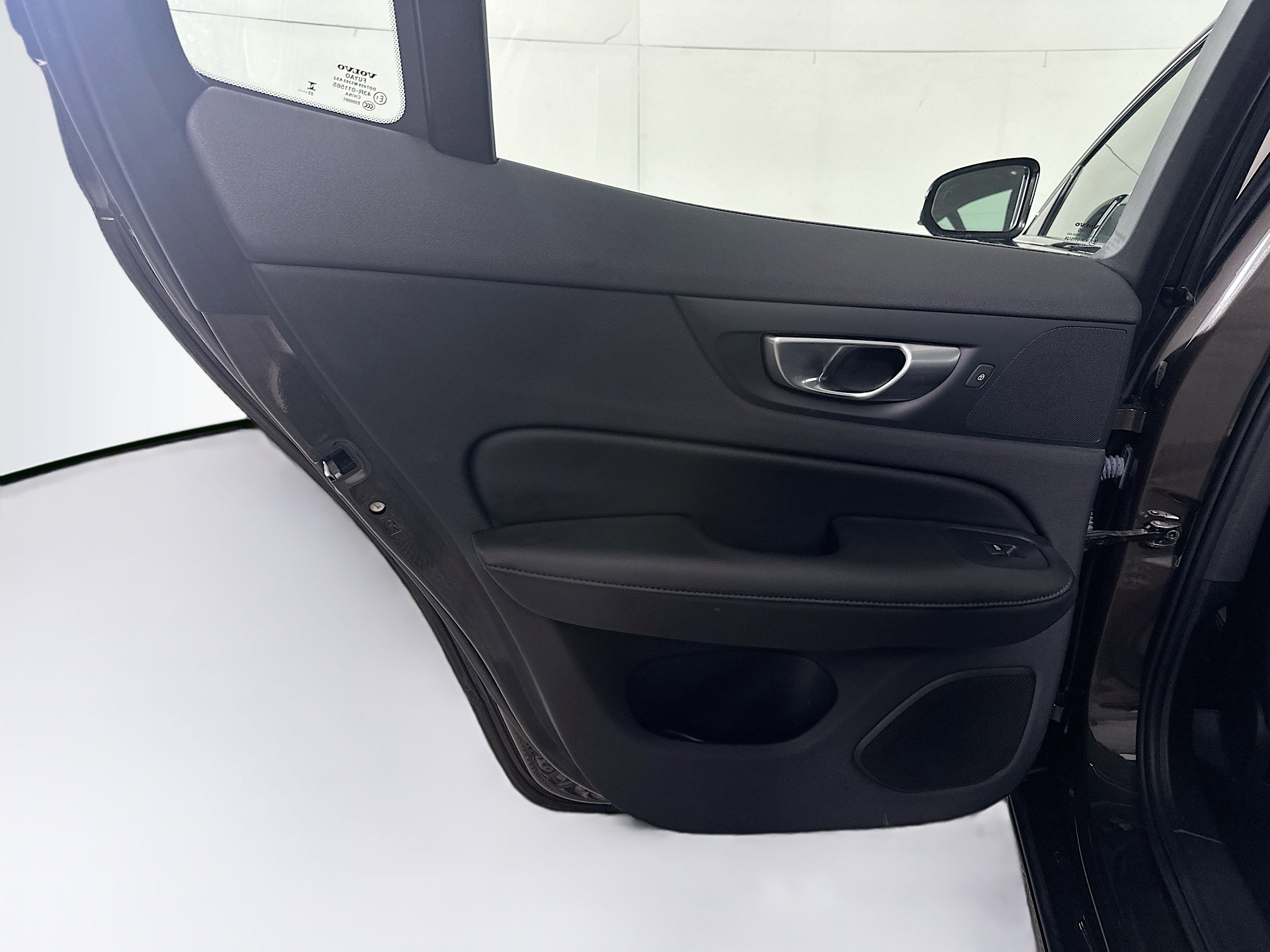 Used 2025 Volvo S60 B5 Core image 27