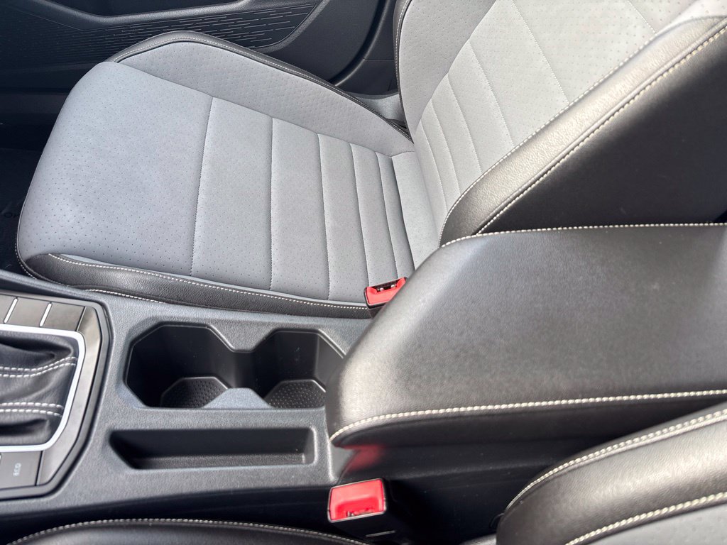 Used 2025 Volkswagen Jetta SE FWD image 21
