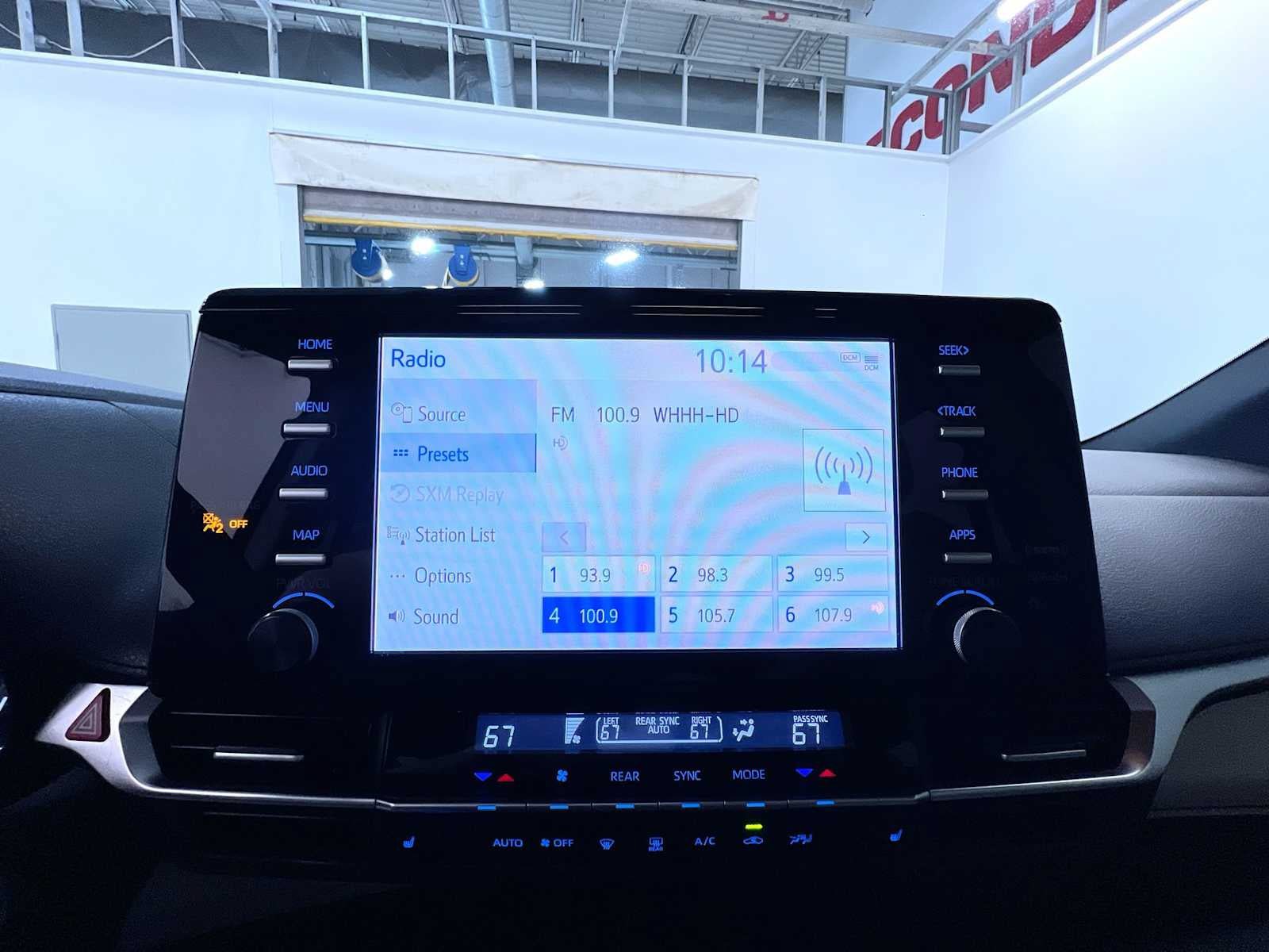Used 2024 Toyota Sienna XLE FWD image 26