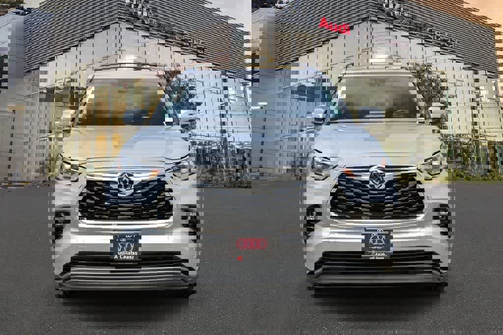 Used 2021 Toyota Highlander XLE image 6