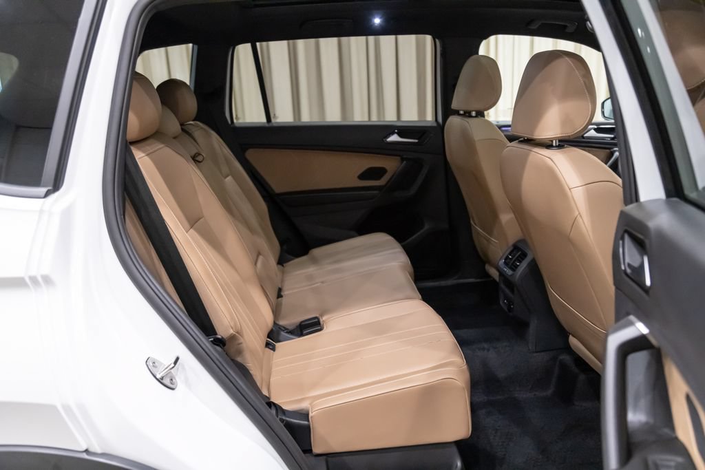 Certified 2024 Volkswagen Tiguan SE R-Line AWD/4WD image 12