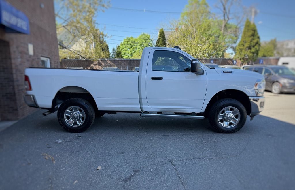 Used 2024 RAM 2500 Tradesman w/ Chrome Appearance Group AWD/4WD image 4