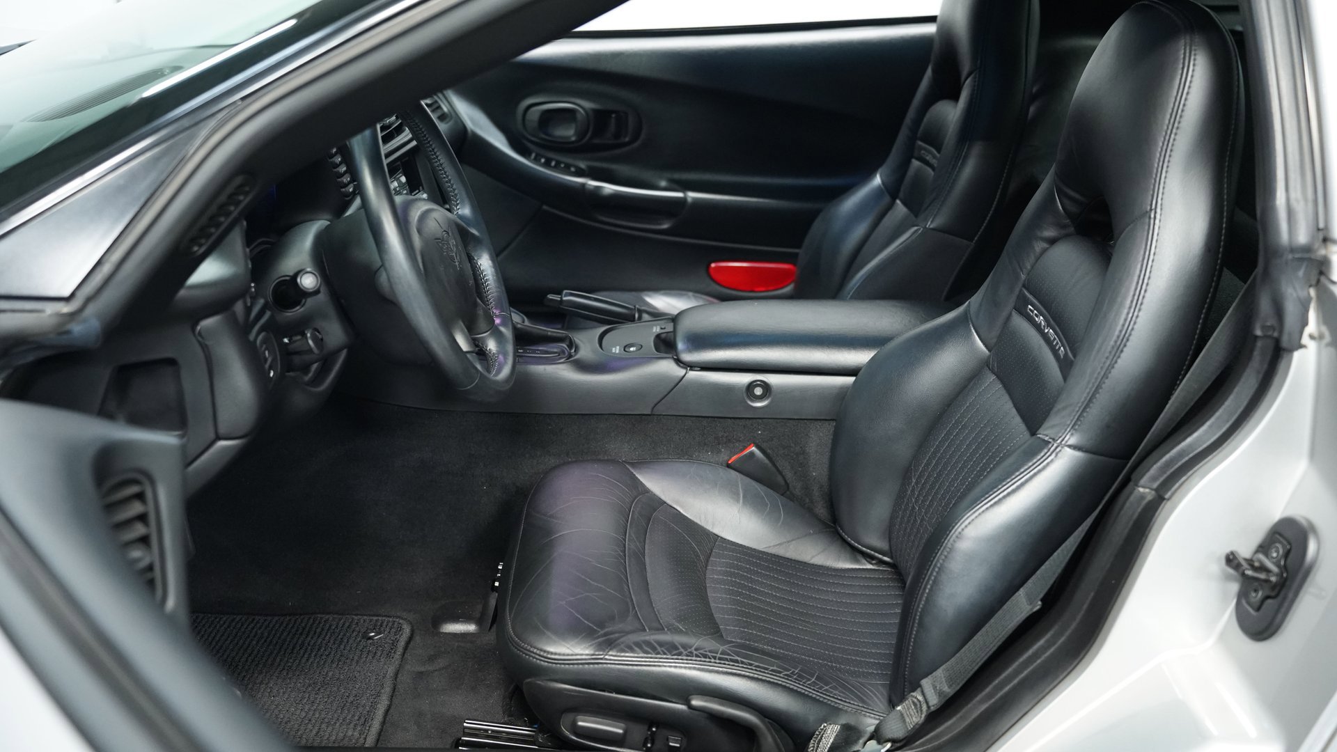 Used 2004 Chevrolet Corvette Coupe w/ Preferred Equipment Group image 29