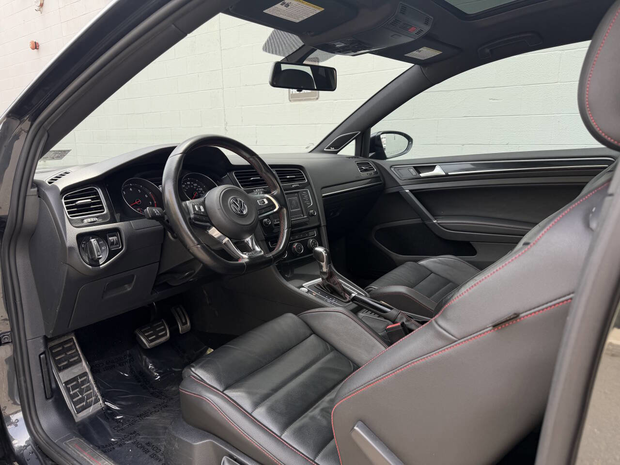 Used 2016 Volkswagen GTI SE FWD image 15