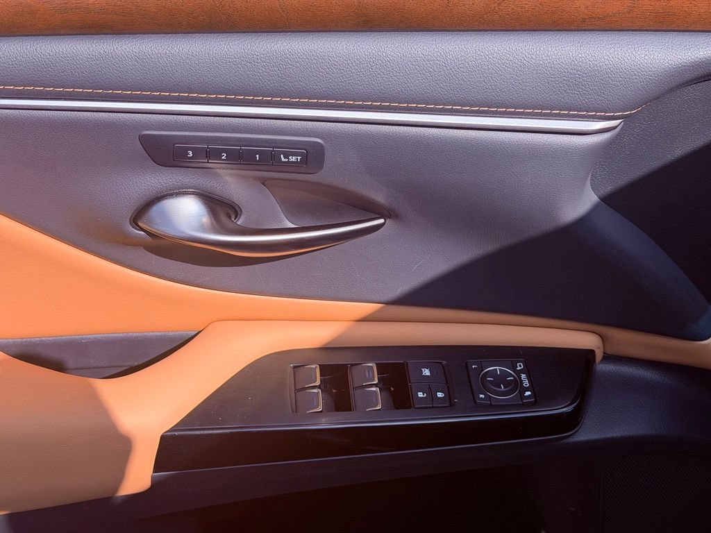 Certified 2023 Lexus ES 350 w/ Premium Package FWD image 17