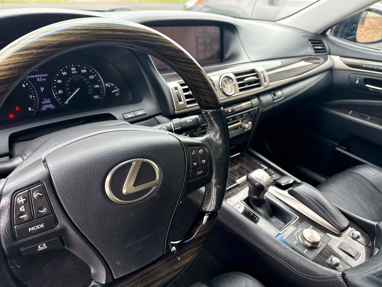 Used 2013 Lexus LS 460 AWD w/ Comfort Pkg image 31