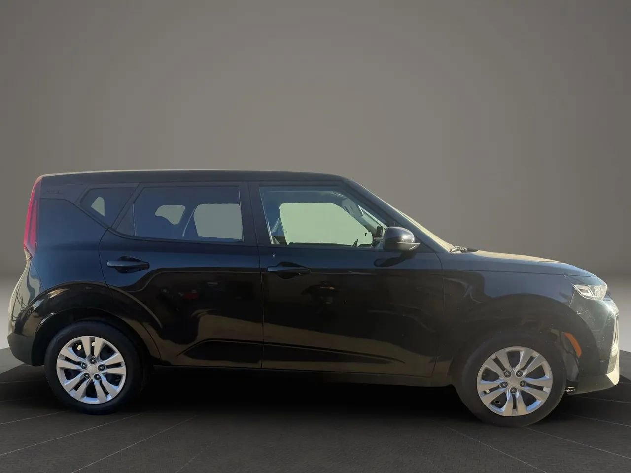 Used 2020 Kia Soul LX image 4