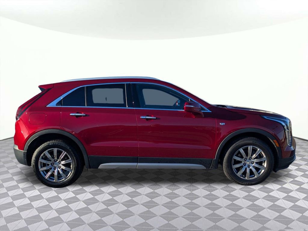 Used 2021 Cadillac XT4 Premium Luxury FWD image 2