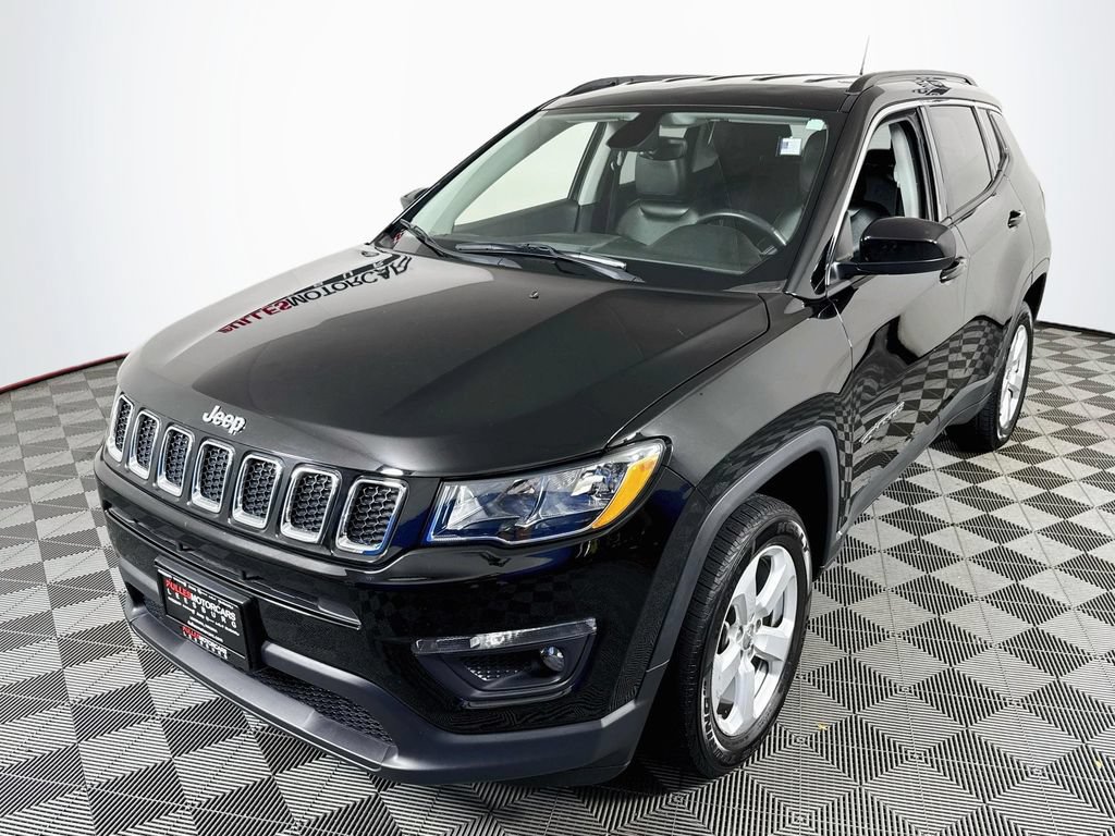 Used 2018 Jeep Compass Latitude w/ Popular Equipment Group AWD/4WD image 3