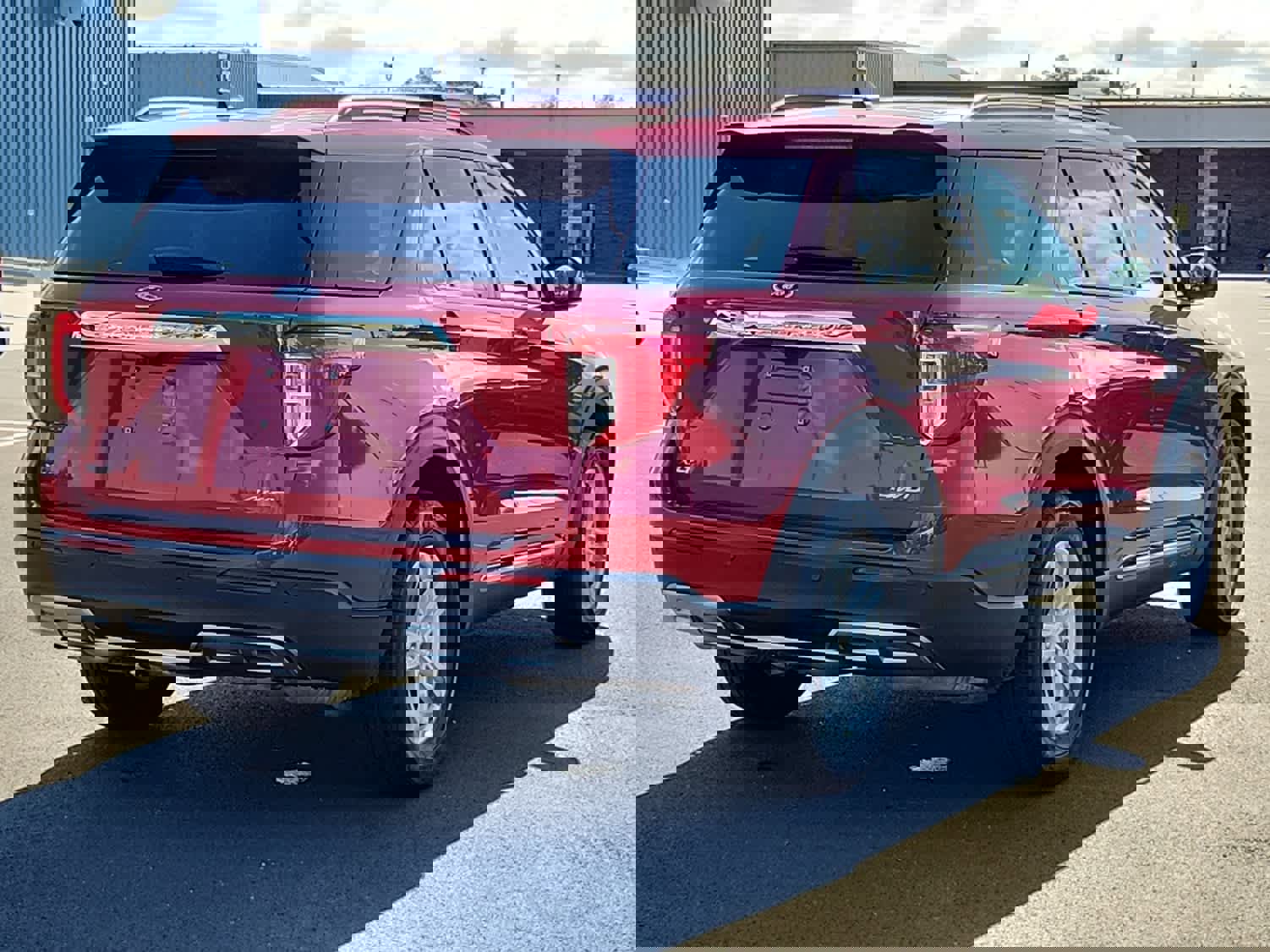 Used 2023 Ford Explorer XLT w/ Equipment Group 202A image 3