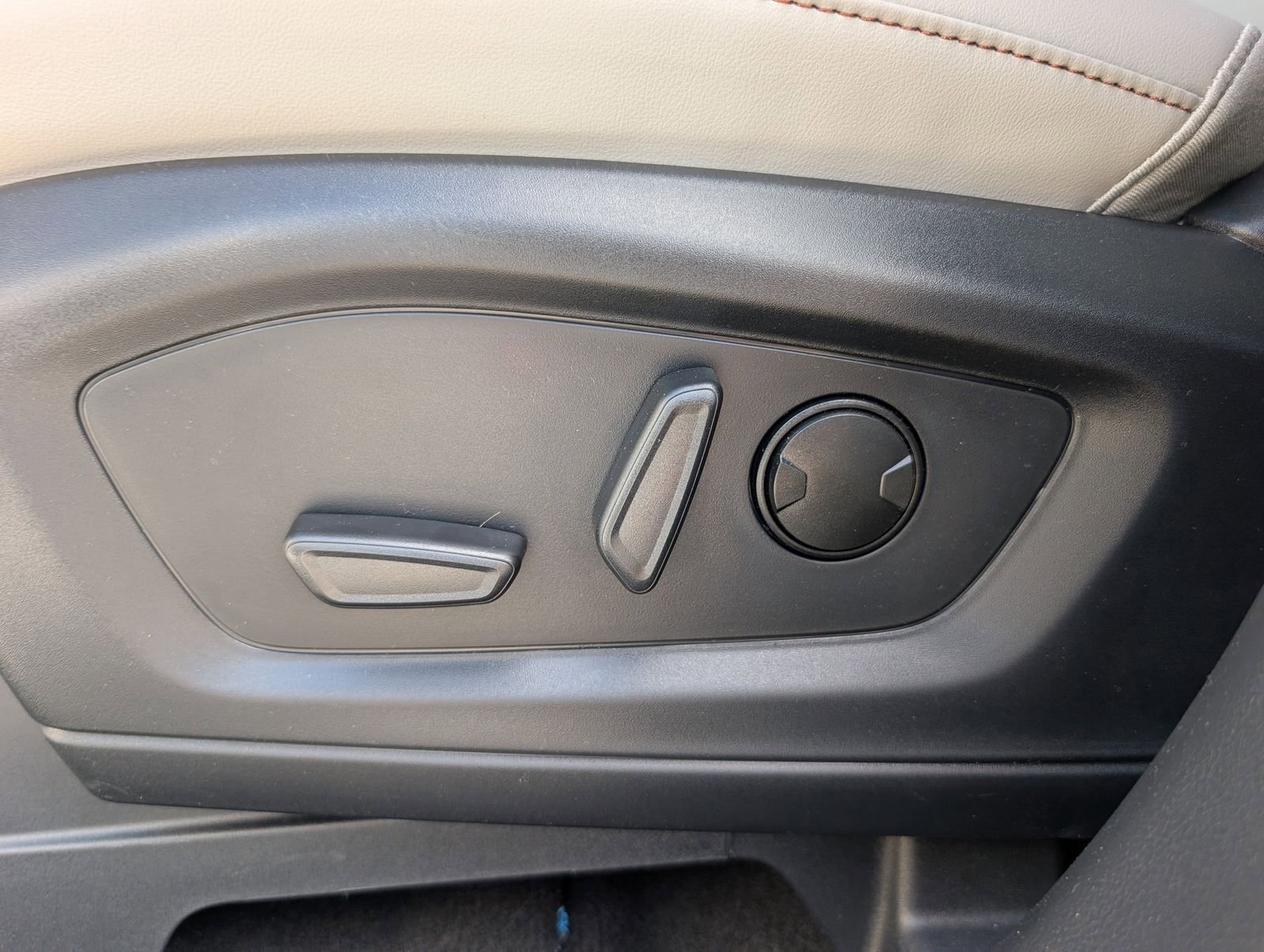 New 2026 Ford Explorer Active w/ Active Comfort Package image 16