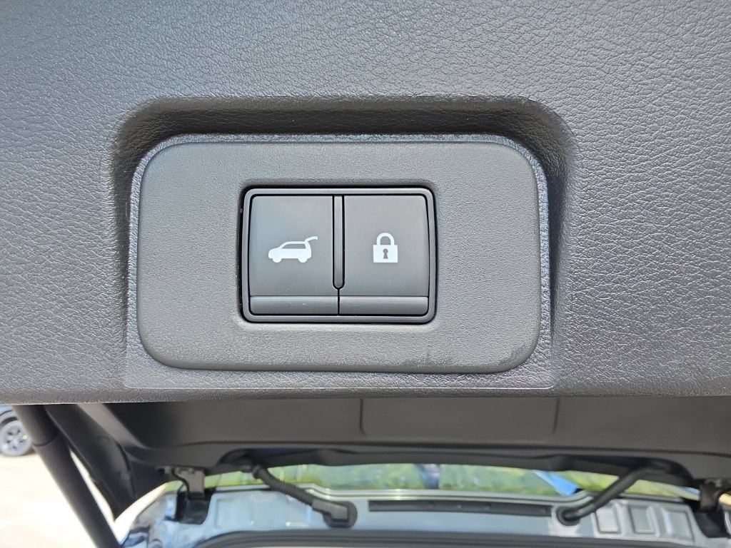 Certified 2025 Nissan Rogue SV FWD image 36
