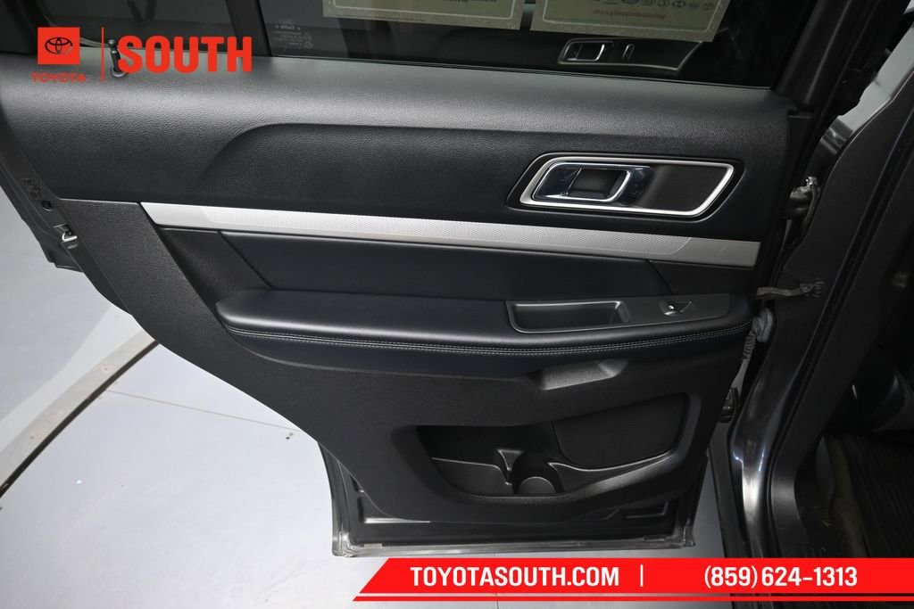 Used 2017 Ford Explorer XLT w/ Equipment Group 202A FWD image 27