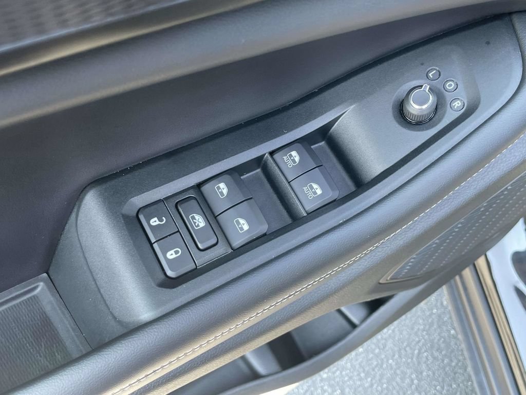 Used 2024 Jeep Grand Cherokee Laredo w/ Luxury Tech Group I RWD image 21