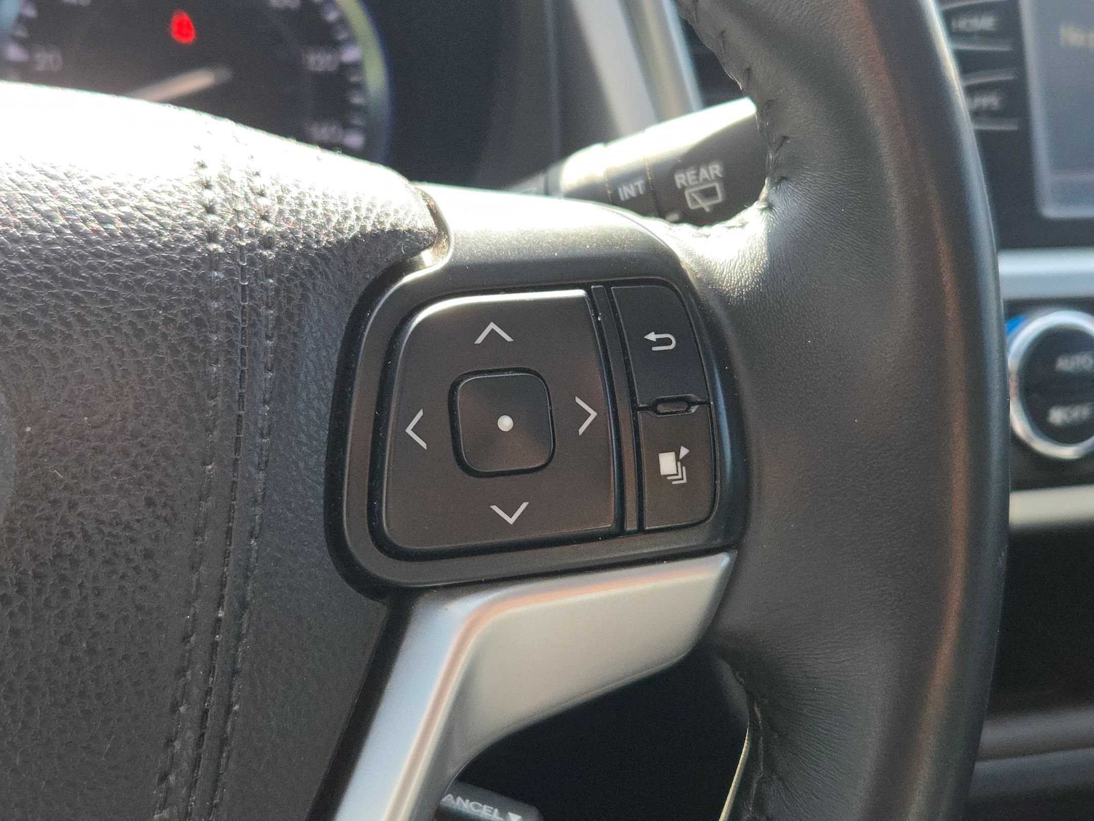 Used 2016 Toyota Highlander XLE FWD image 21