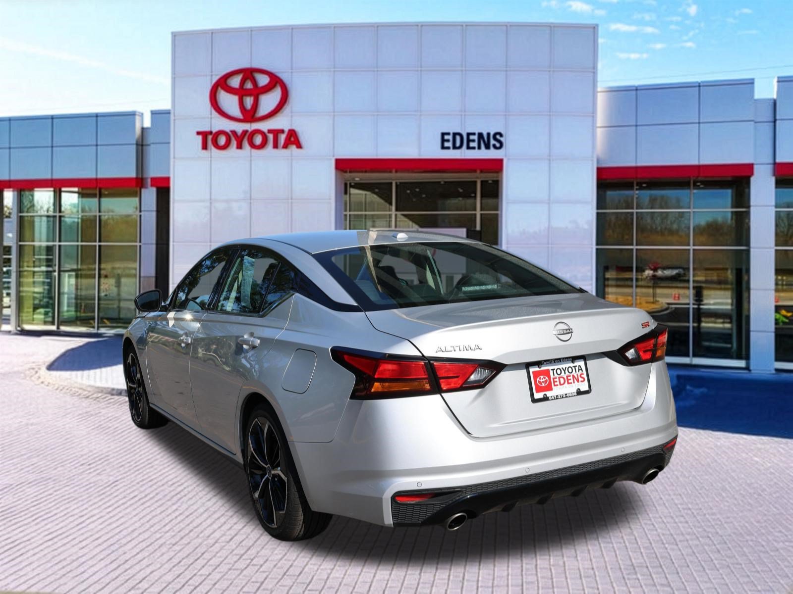 Used 2024 Nissan Altima 2.5 SR FWD image 7