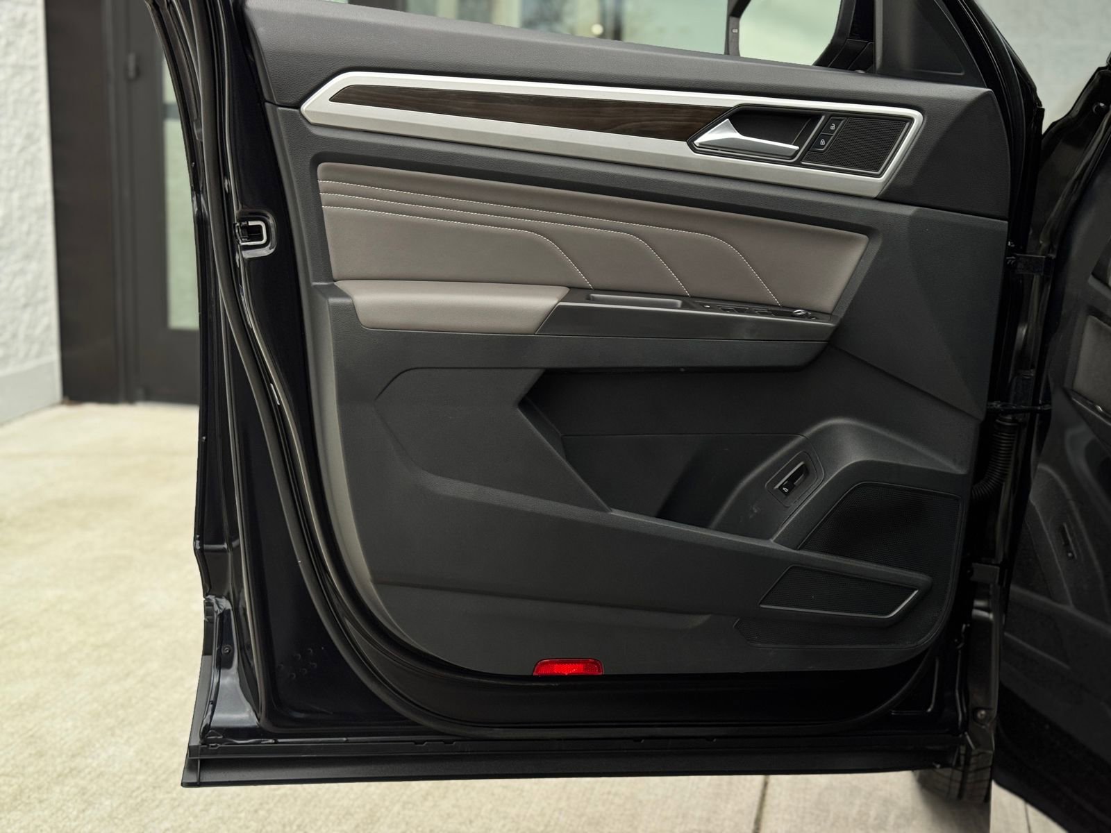 Used 2023 Volkswagen Atlas SE AWD/4WD image 12