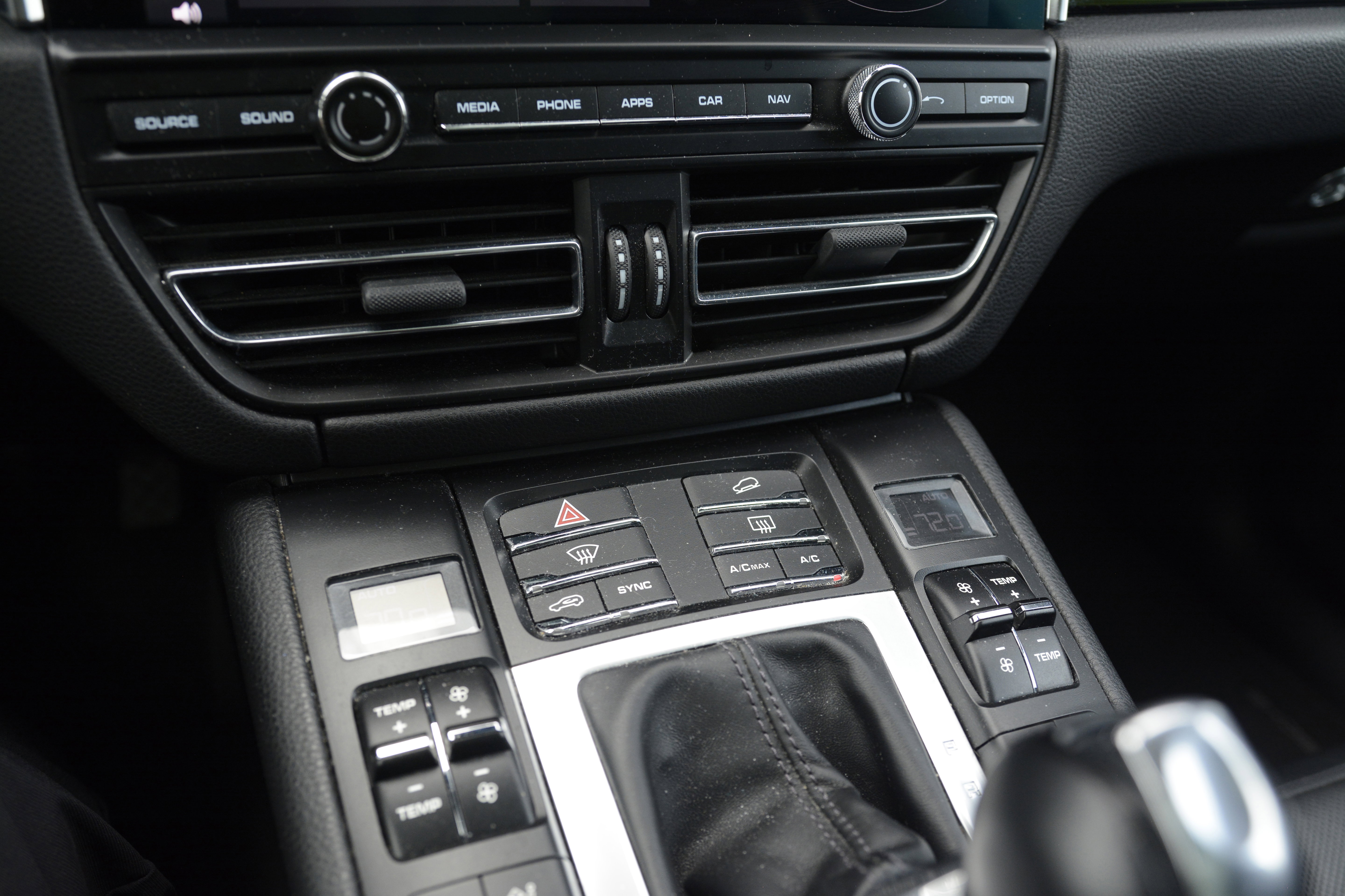 Certified 2020 Porsche Macan AWD/4WD image 24