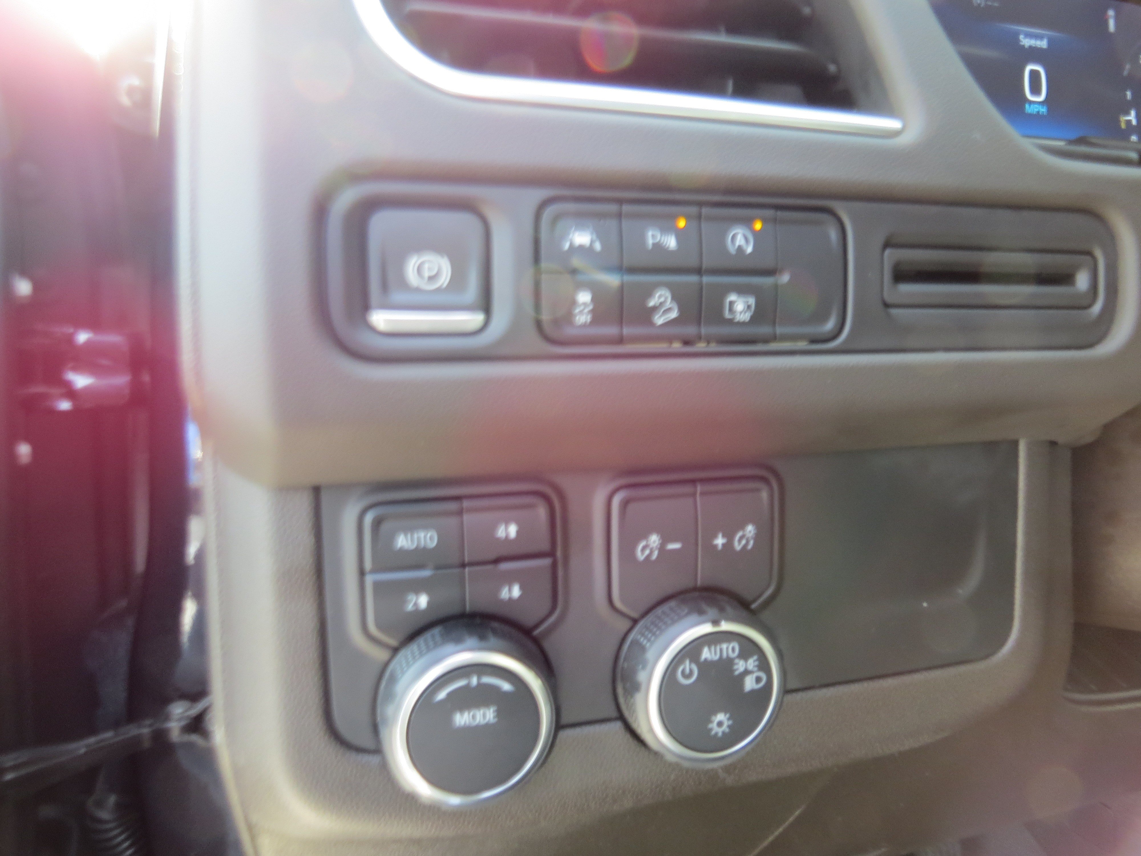 Used 2024 Chevrolet Suburban Z71 w/ Luxury Package AWD/4WD image 16
