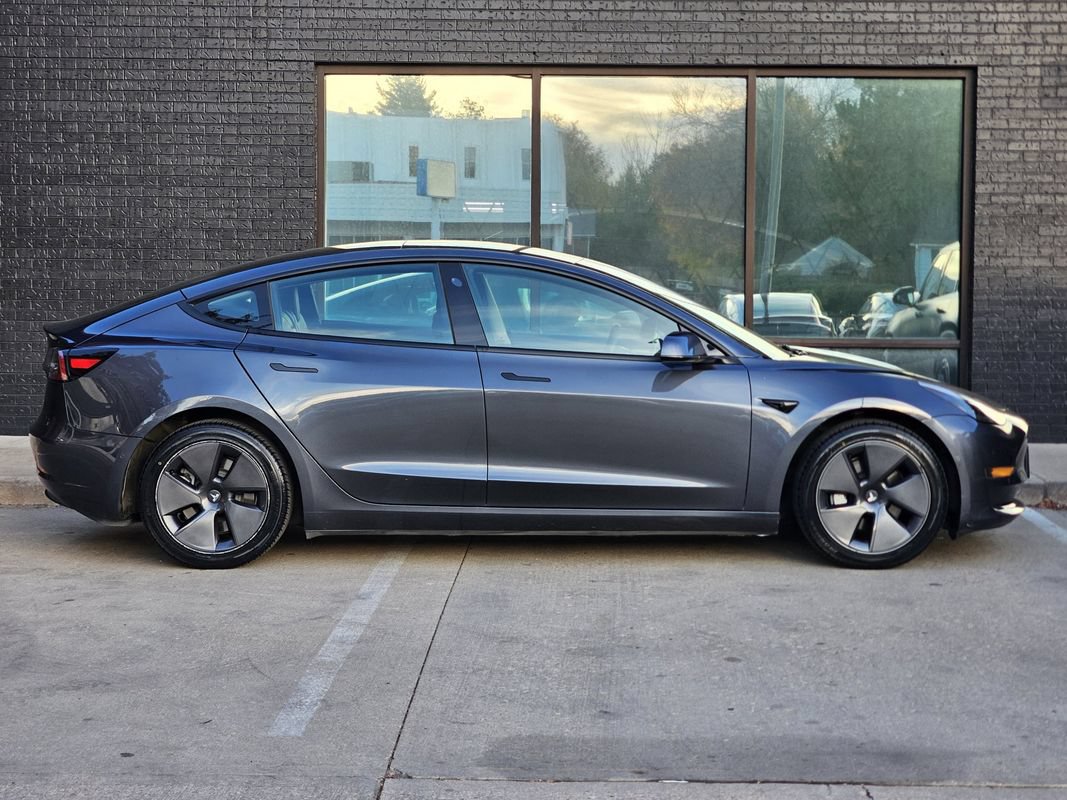 Used 2022 Tesla Model 3 Long Range AWD/4WD image 9