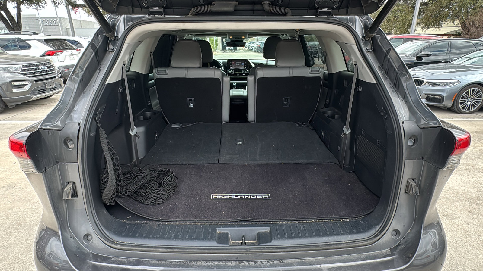 Used 2020 Toyota Highlander XLE image 24