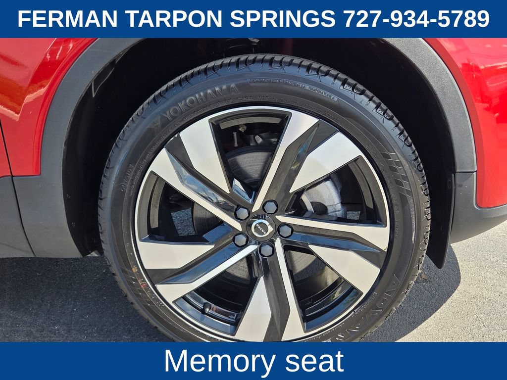 Certified 2023 Volvo XC40 B5 Plus AWD/4WD image 13