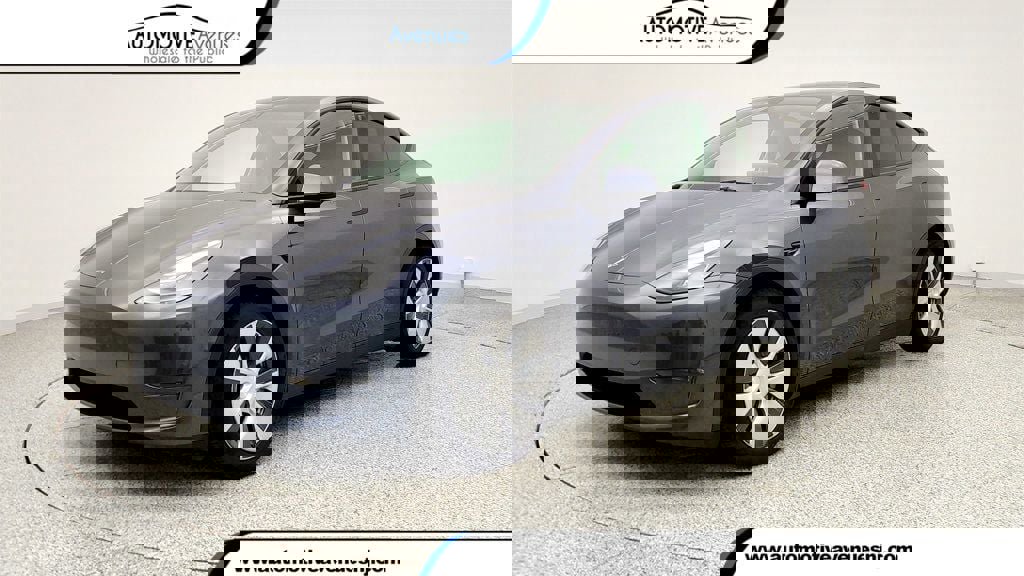 Used 2023 Tesla Model Y Long Range image 1