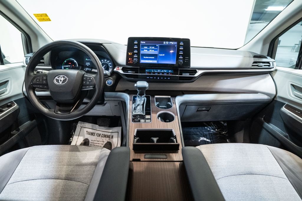 Used 2024 Toyota Sienna LE image 11