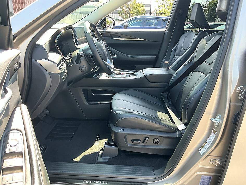 Used 2025 INFINITI QX60 Sensory w/ Vision Package AWD/4WD image 12