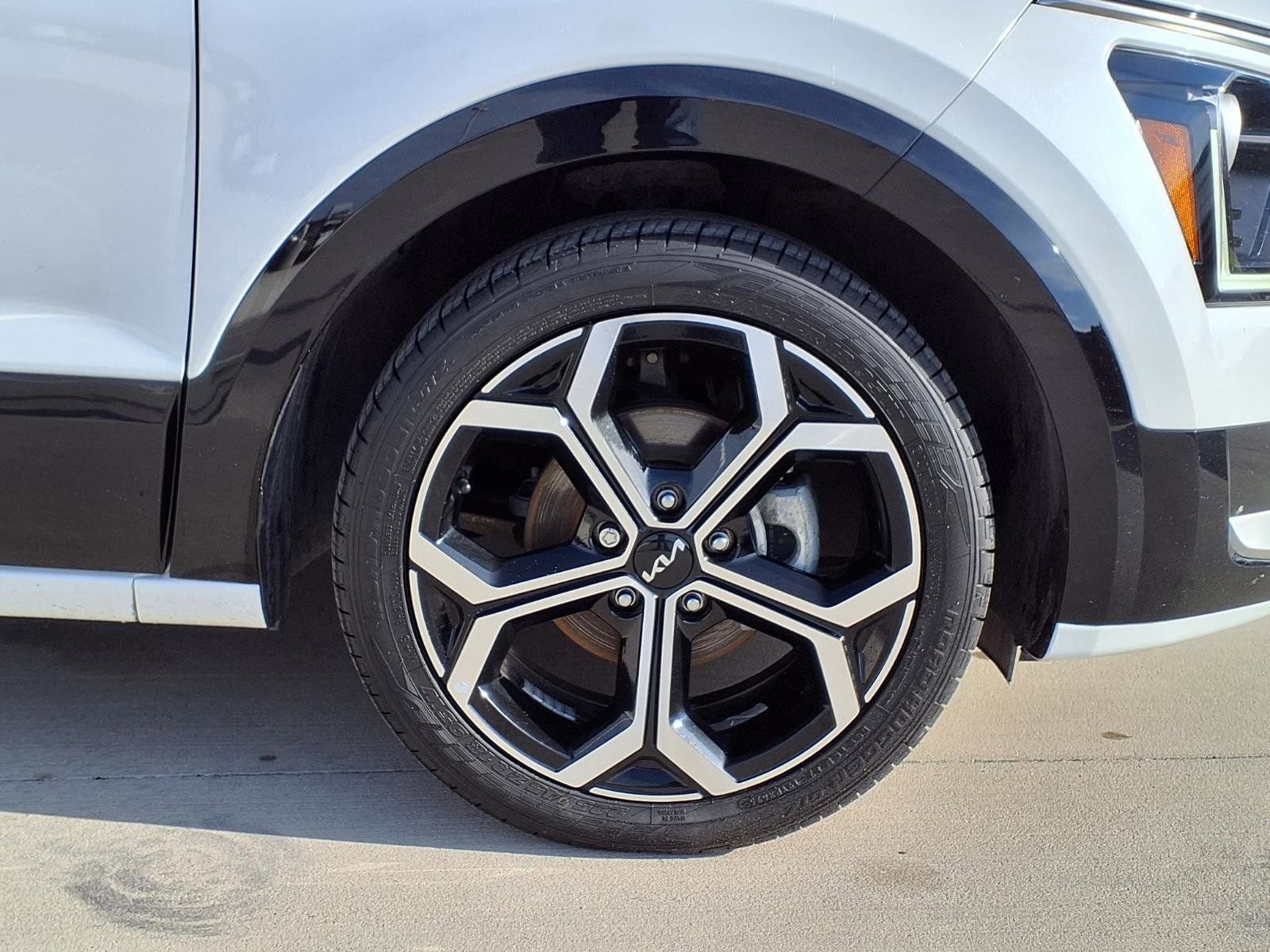 Used 2024 Kia Niro EX Touring FWD image 10