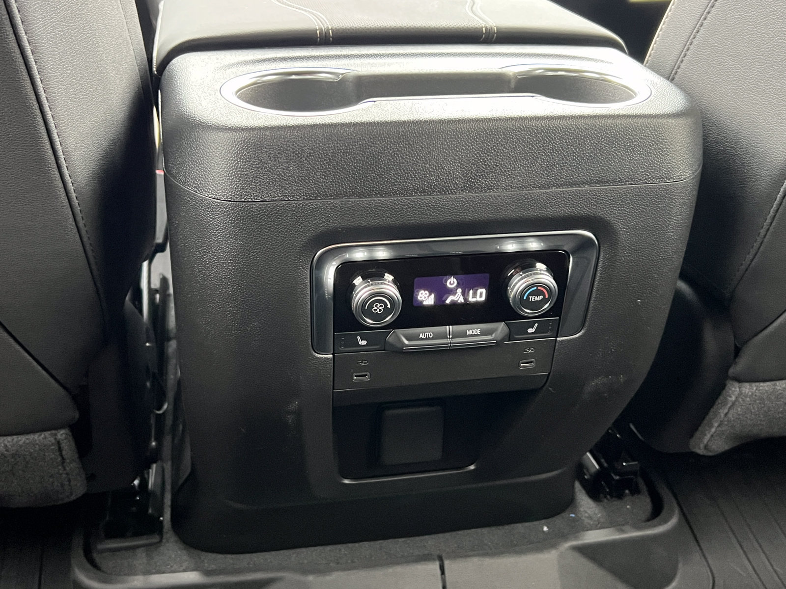 New 2026 GMC Yukon Elevation w/ LPO, Elevation Black Package AWD/4WD image 36