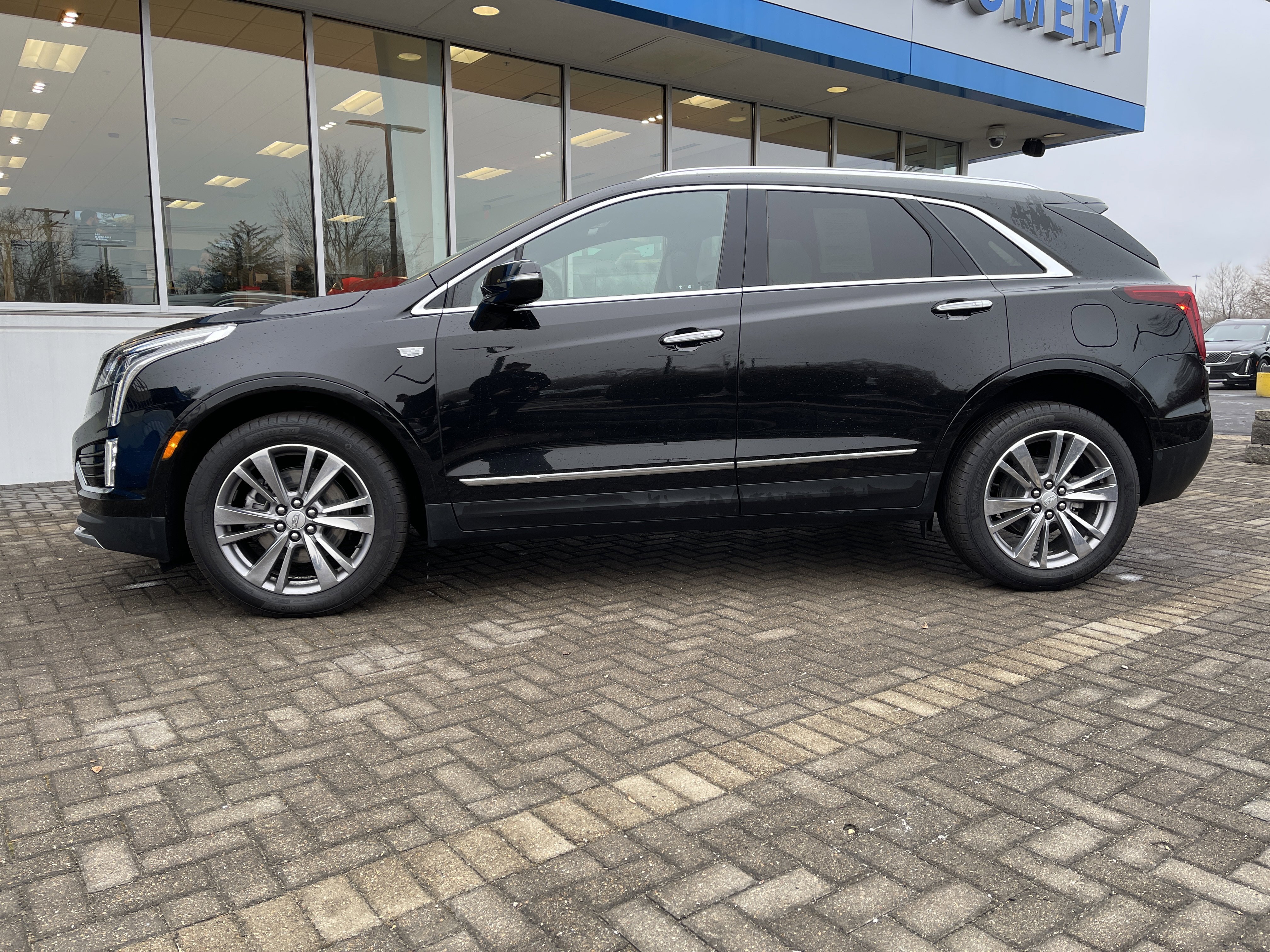 Certified 2025 Cadillac XT5 Premium Luxury image 2