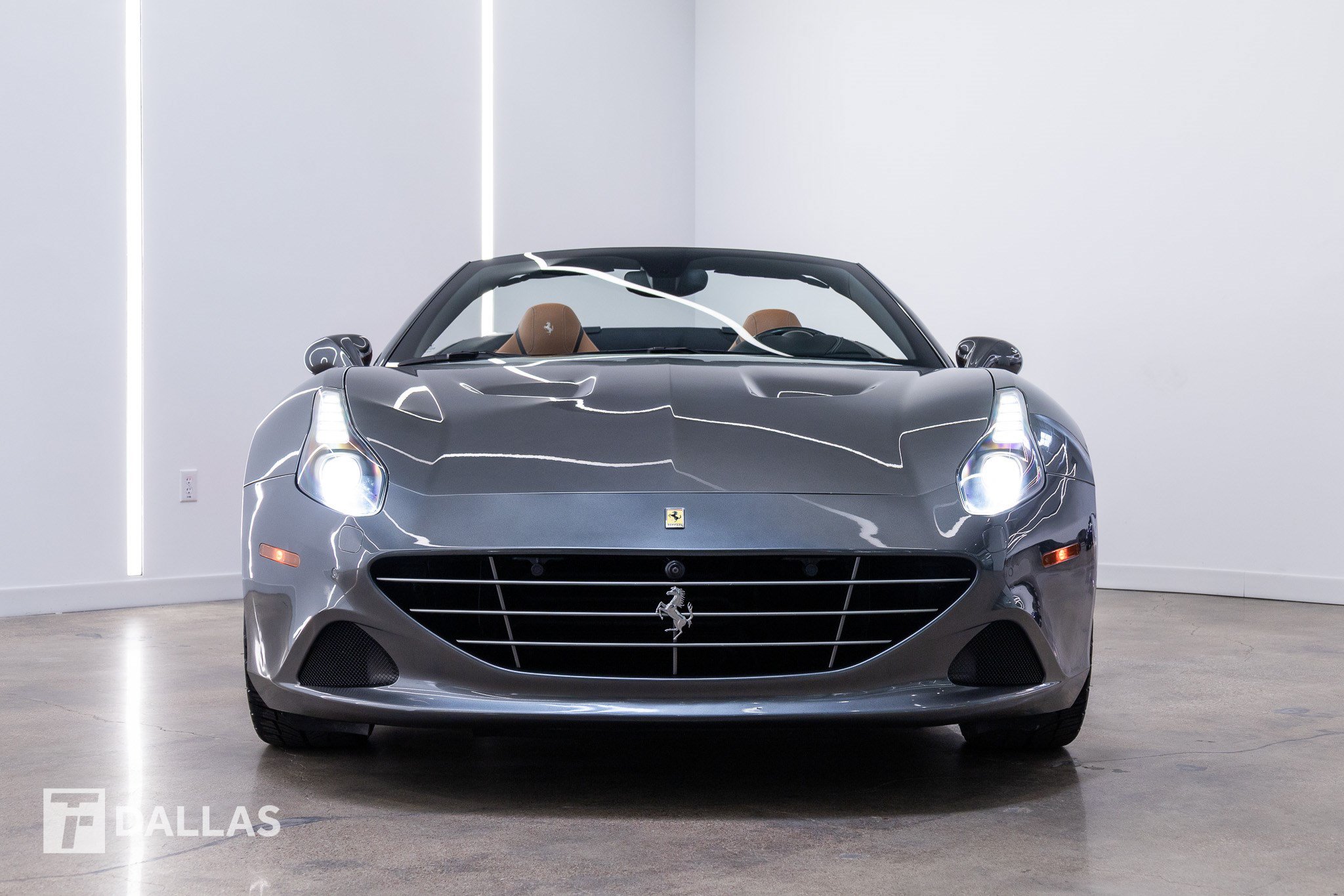 Used 2017 Ferrari California T RWD image 6