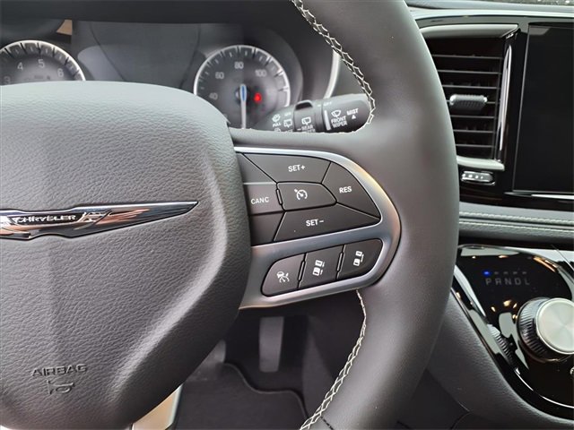 New 2026 Chrysler Pacifica Select image 18