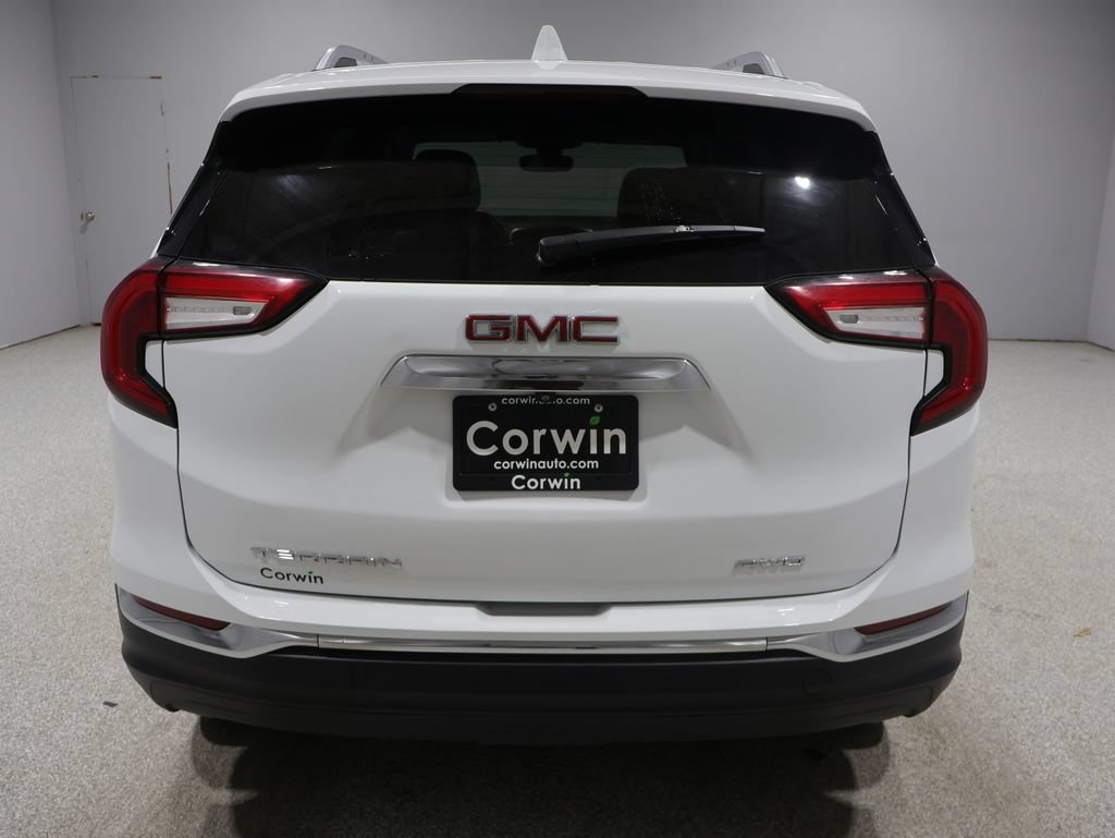 Used 2024 GMC Terrain SLT AWD/4WD image 3