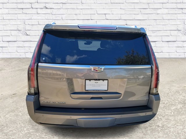 Used 2017 Cadillac Escalade Luxury image 3